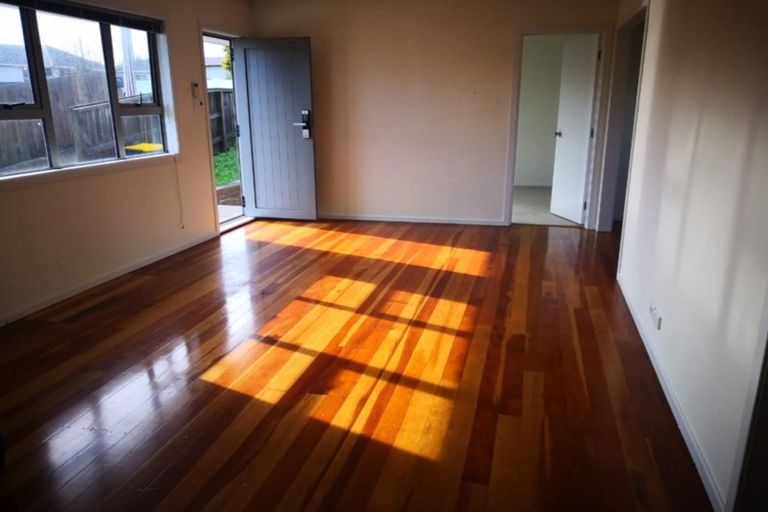 Photo of property in 9 Compass Place, Te Atatu Peninsula, Auckland, 0610