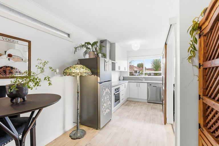 Photo of property in 2/2 Lomax Place, Islington, Christchurch, 8042