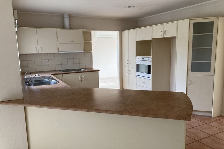 Photo of property in 32 Maurice Borich Place, Henderson, Auckland, 0610