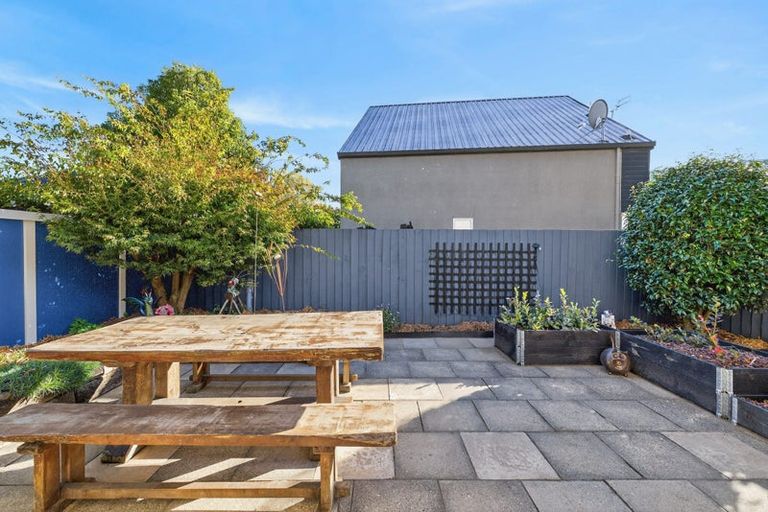 Photo of property in 79 Holly Road, St Albans, Christchurch, 8014