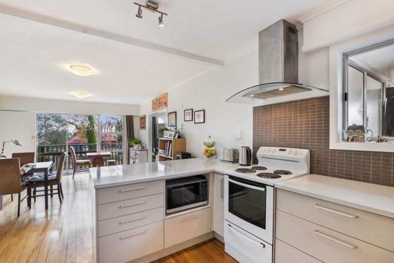 Photo of property in 27 Humphrey Kemp Avenue, Henderson, Auckland, 0612