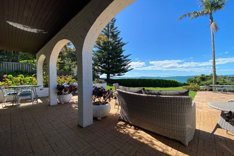 Photo of property in 18 Burford Place, Mellons Bay, Auckland, 2014