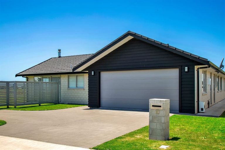 Photo of property in 10 Hawetaone Street, Bell Block, New Plymouth, 4312