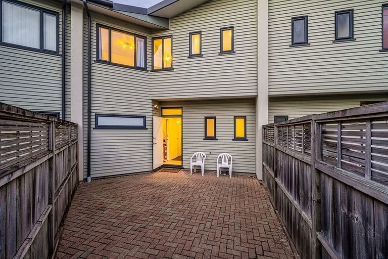 Photo of property in 8/2 Armoy Drive, East Tamaki, Auckland, 2016