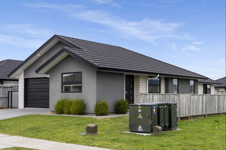 Photo of property in 27 Furlong Road, Papamoa, 3118