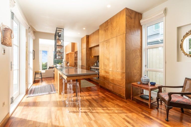 Photo of property in 69 Marine Parade, Seatoun, Wellington, 6022