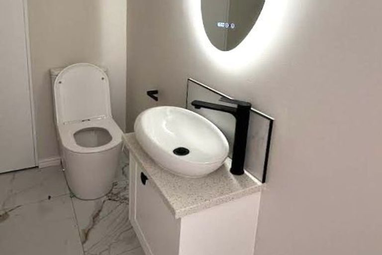 Photo of property in 17b Artesia Close, Shamrock Park, Auckland, 2016