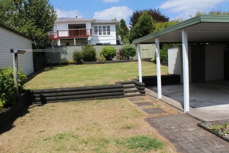 Photo of property in 2 Tarbett Road, Hillcrest, Hamilton, 3216