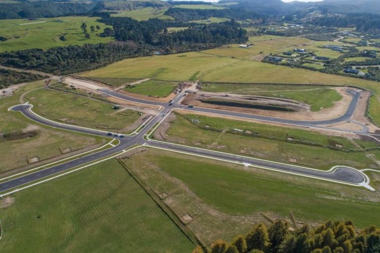 Photo of property in 8 Lancewood Way, Kinloch, Taupo, 3377