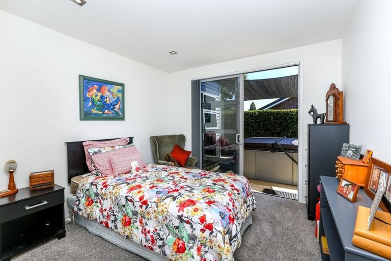 Photo of property in 14 Nursery Place, Westown, New Plymouth, 4310