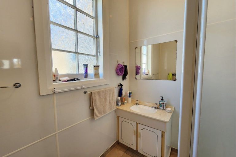 Photo of property in 24 Mcgiffert Street, Palmerston North, 4410