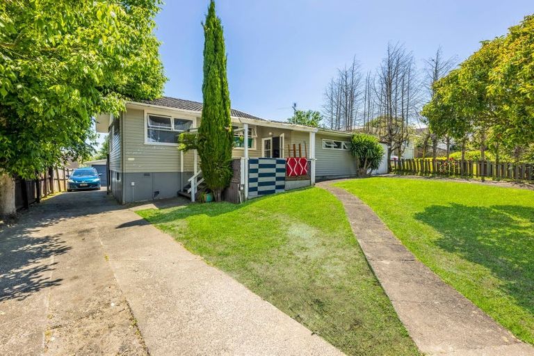 Photo of property in 16 Gainsborough Street, Manurewa, Auckland, 2102