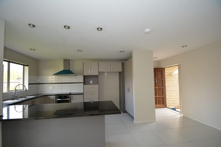 Photo of property in 5a Graham Avenue, Te Atatu Peninsula, Auckland, 0610