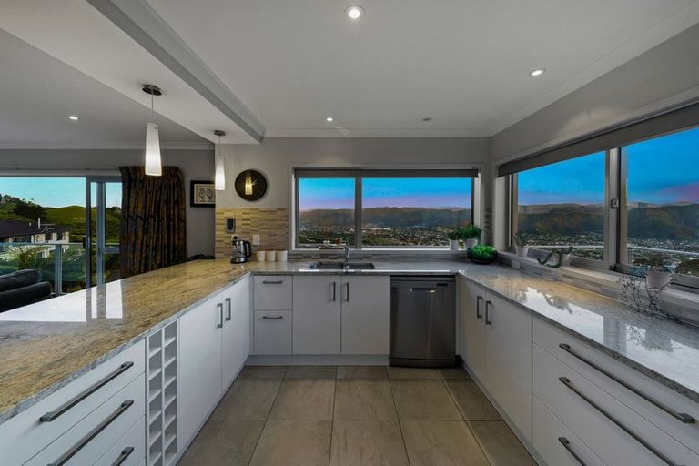 Photo of property in 34 Arahiwi Grove, Tirohanga, Lower Hutt, 5010