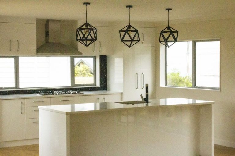 Photo of property in 4 Poto Road, Normandale, Lower Hutt, 5010