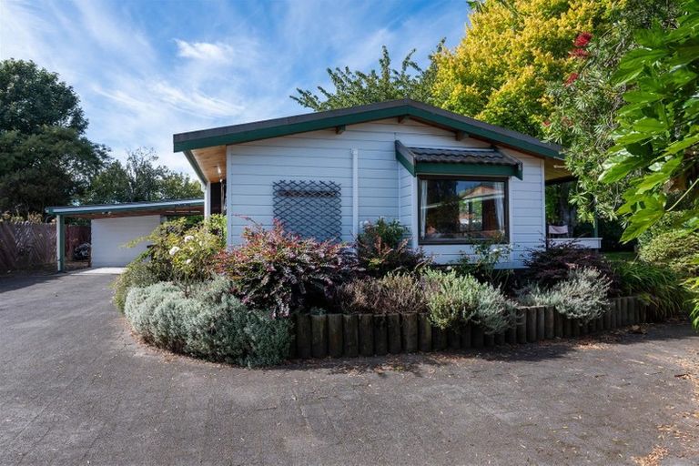Photo of property in 12 Te Ana Place, Lynmore, Rotorua, 3010