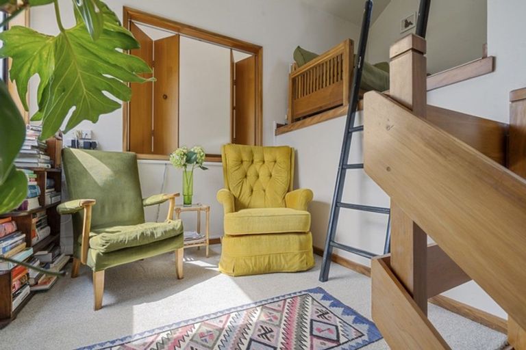 Photo of property in 11 Cannon Street, Westown, New Plymouth, 4310