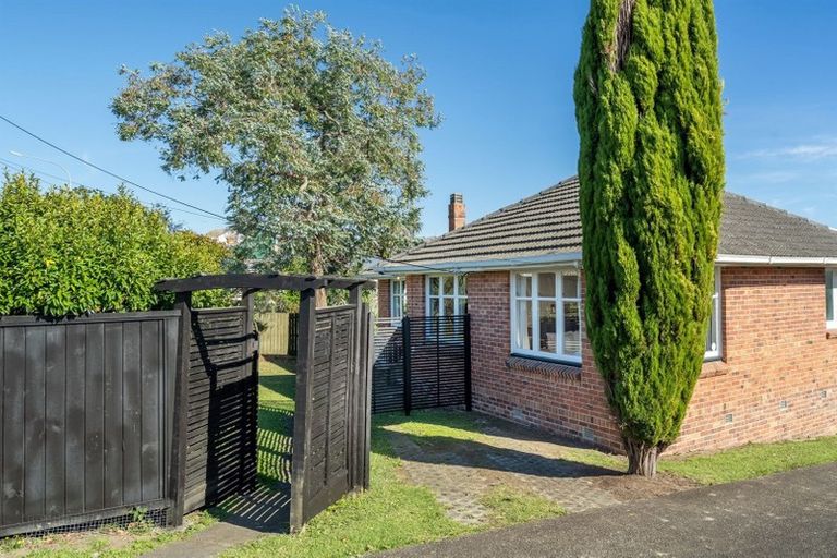 Photo of property in 2/177 Mokoia Road, Birkenhead, Auckland, 0626