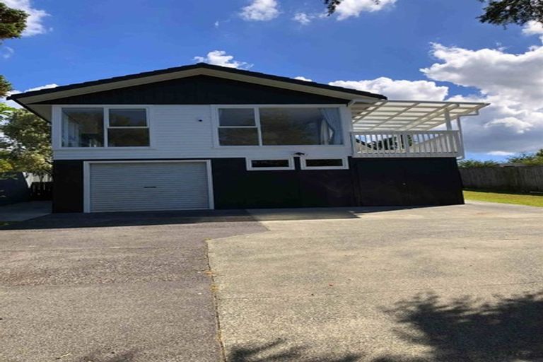 Photo of property in 11 Finlow Drive, Te Atatu South, Auckland, 0610