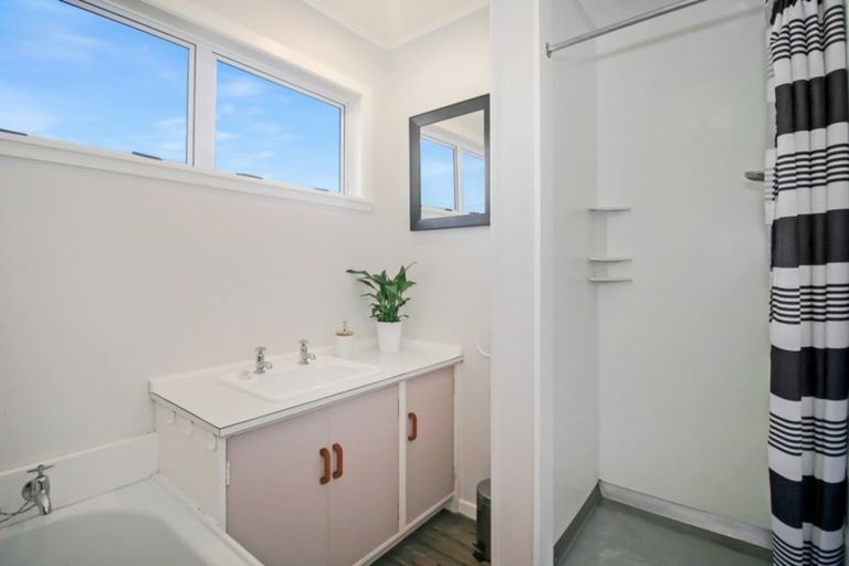 Photo of property in 3b Montana Place, Merrilands, New Plymouth, 4312