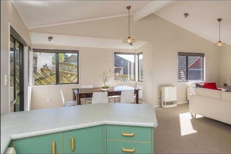 Photo of property in 31 Nalanda Crescent, Broadmeadows, Wellington, 6035