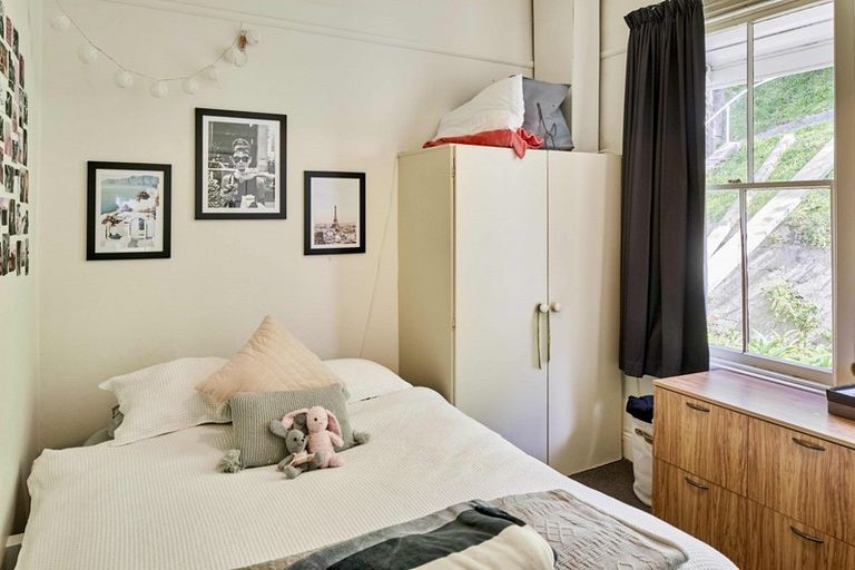 Photo of property in 151 Kelburn Parade, Kelburn, Wellington, 6012