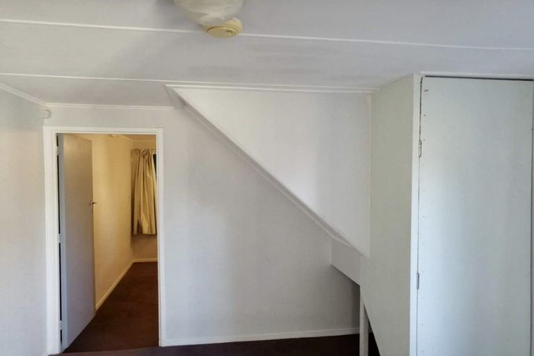 Photo of property in 10 Fowey Avenue, Te Atatu South, Auckland, 0610