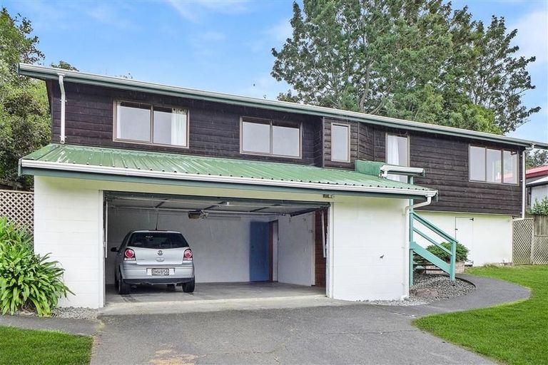 Photo of property in 8 Chardon Place, Henderson, Auckland, 0612