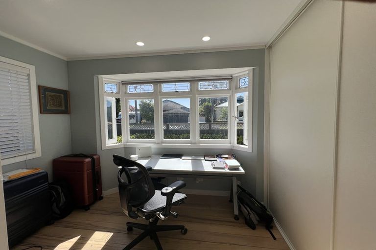 Photo of property in 11 Ocean View Road, Milford, Auckland, 0620