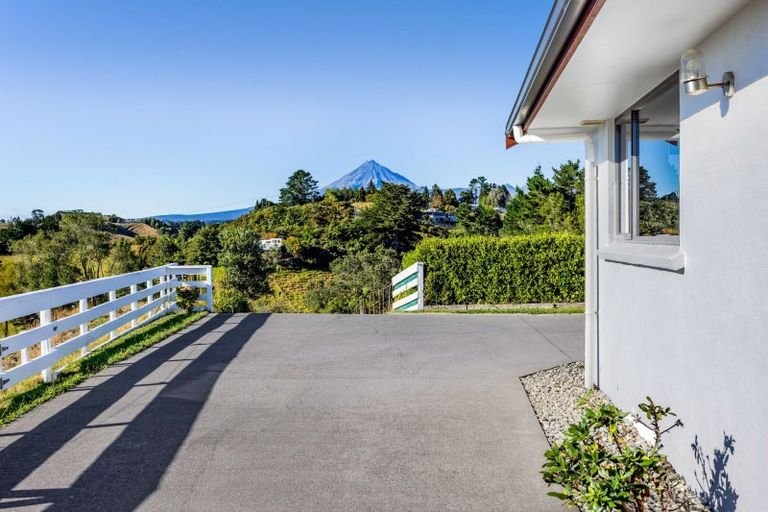 Photo of property in 90 Ridgewood Drive, Ridgewood, New Plymouth, 4371