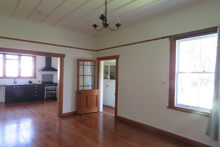 Photo of property in 60 Morley Street, New Plymouth, 4310