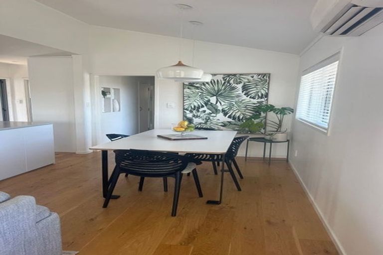 Photo of property in 4 Pavola Grove, Glenfield, Auckland, 0629