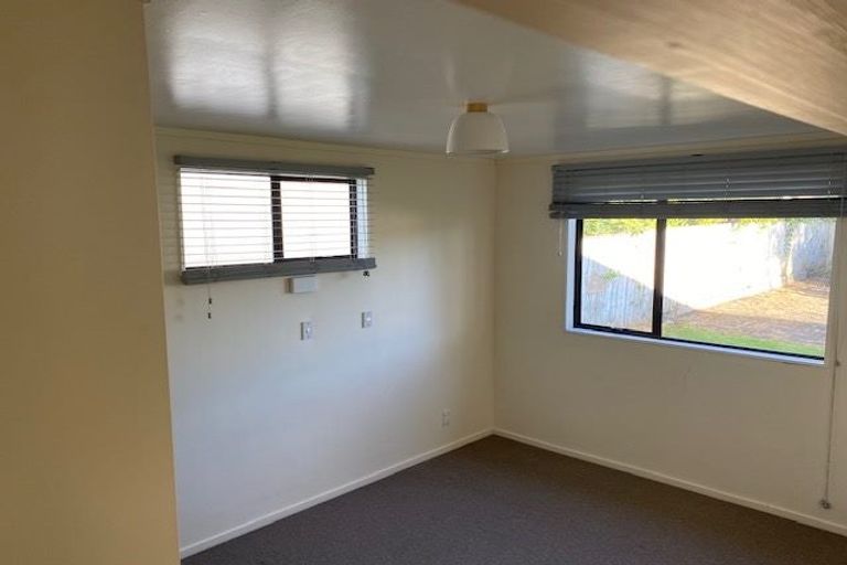Photo of property in 1/98 Titirangi Road, New Lynn, Auckland, 0600