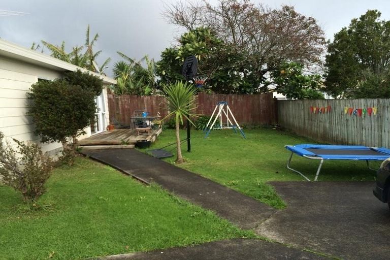 Photo of property in 2/328 Rangatira Road, Beach Haven, Auckland, 0626