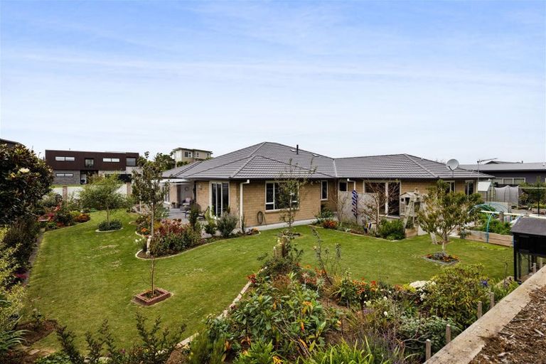Photo of property in 9 Links Drive, Waiwhakaiho, New Plymouth, 4312