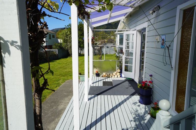 Photo of property in 6 Durham Street, Picton, 7220