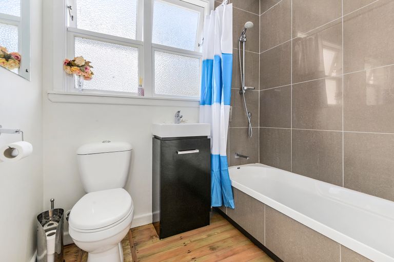 Photo of property in 2/86 Gardner Avenue, New Lynn, Auckland, 0600