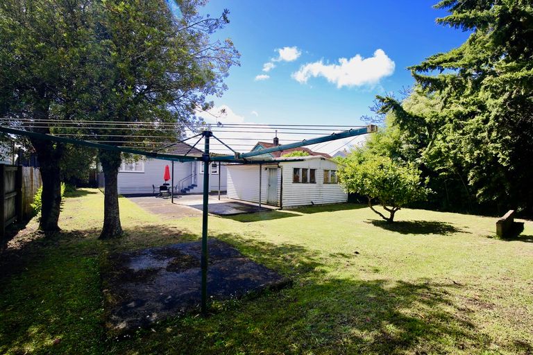 Photo of property in 17 Paul Crescent, Fairfield, Hamilton, 3214