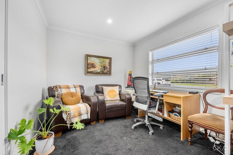 Photo of property in 14 Passchendaele Grove, Trentham, Upper Hutt, 5018