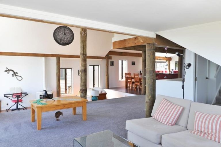 Photo of property in 38 Waterview Road, Stanley Point, Auckland, 0624