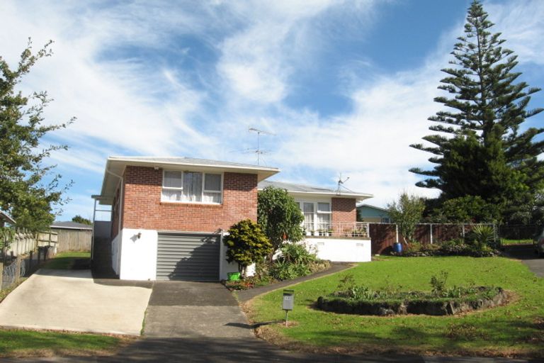 Photo of property in 17 De Thiery Place, Pakuranga Heights, Auckland, 2010