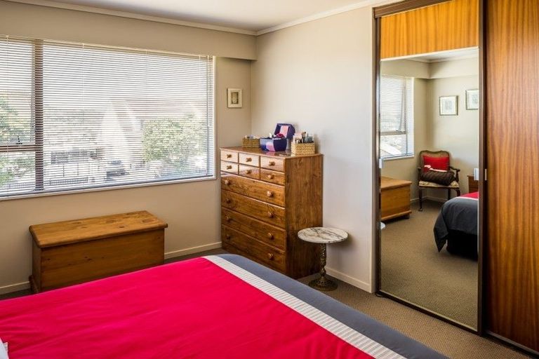 Photo of property in 37 Akaroa Drive, Maupuia, Wellington, 6022