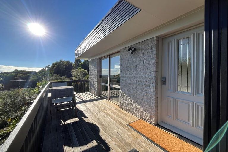 Photo of property in 2/16 Malters Place, Browns Bay, Auckland, 0630