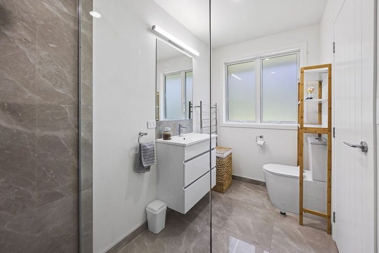 Photo of property in 3 Kapurau Lane, Merrilands, New Plymouth, 4312