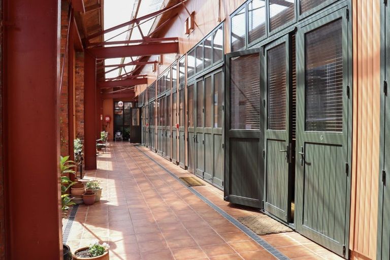 Photo of property in Courtenay Mews Apartments, 5/14 Alpha Street, Te Aro, Wellington, 6011