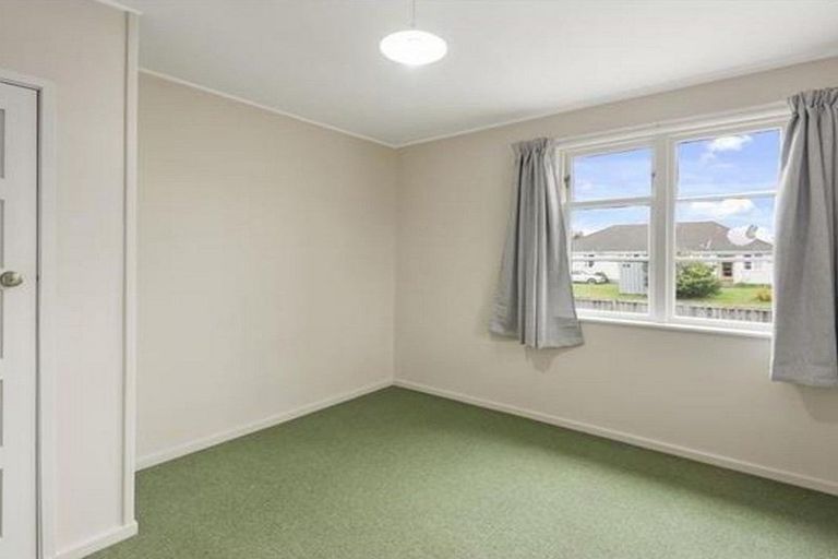 Photo of property in 6 Renfrew Street, Upper Riccarton, Christchurch, 8041