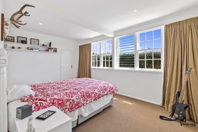 Photo of property in 26 Saltburn Road, Milford, Auckland, 0620