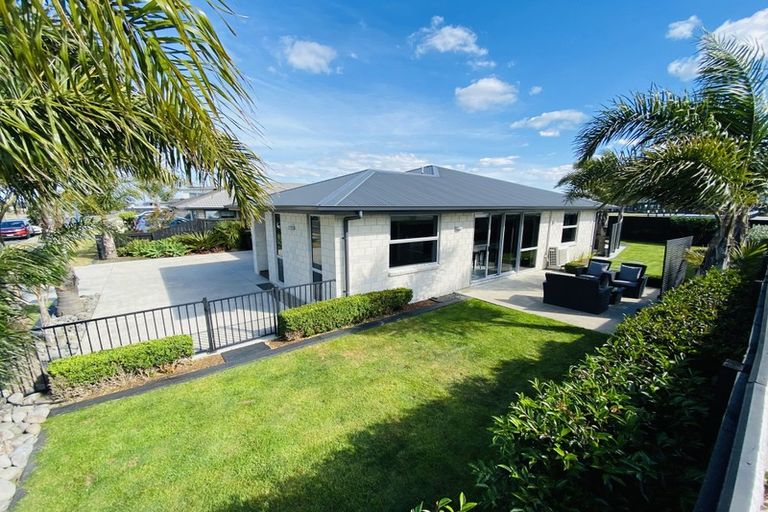 Photo of property in 120 The Boulevard, Papamoa Beach, Papamoa, 3118