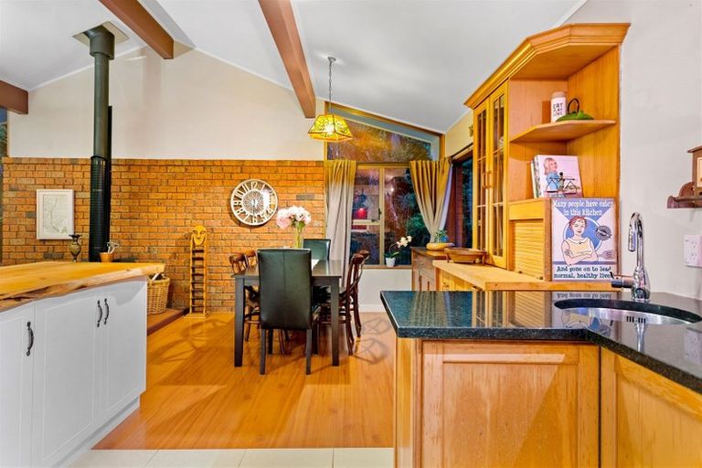 Photo of property in 1109 Scenic Drive North, Swanson, Auckland, 0816