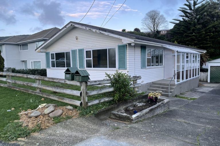 Photo of property in 44 Redwood Avenue, Tawa, Wellington, 5028